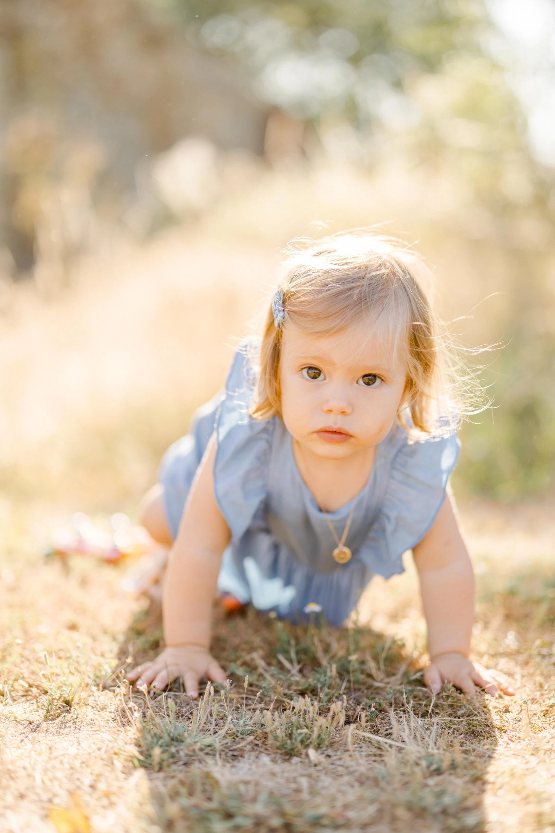 enfant bonheur beige marron gris